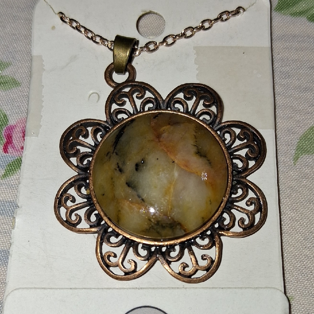 N020 Elegant Floral Nebraska River Rock Pendant Necklace